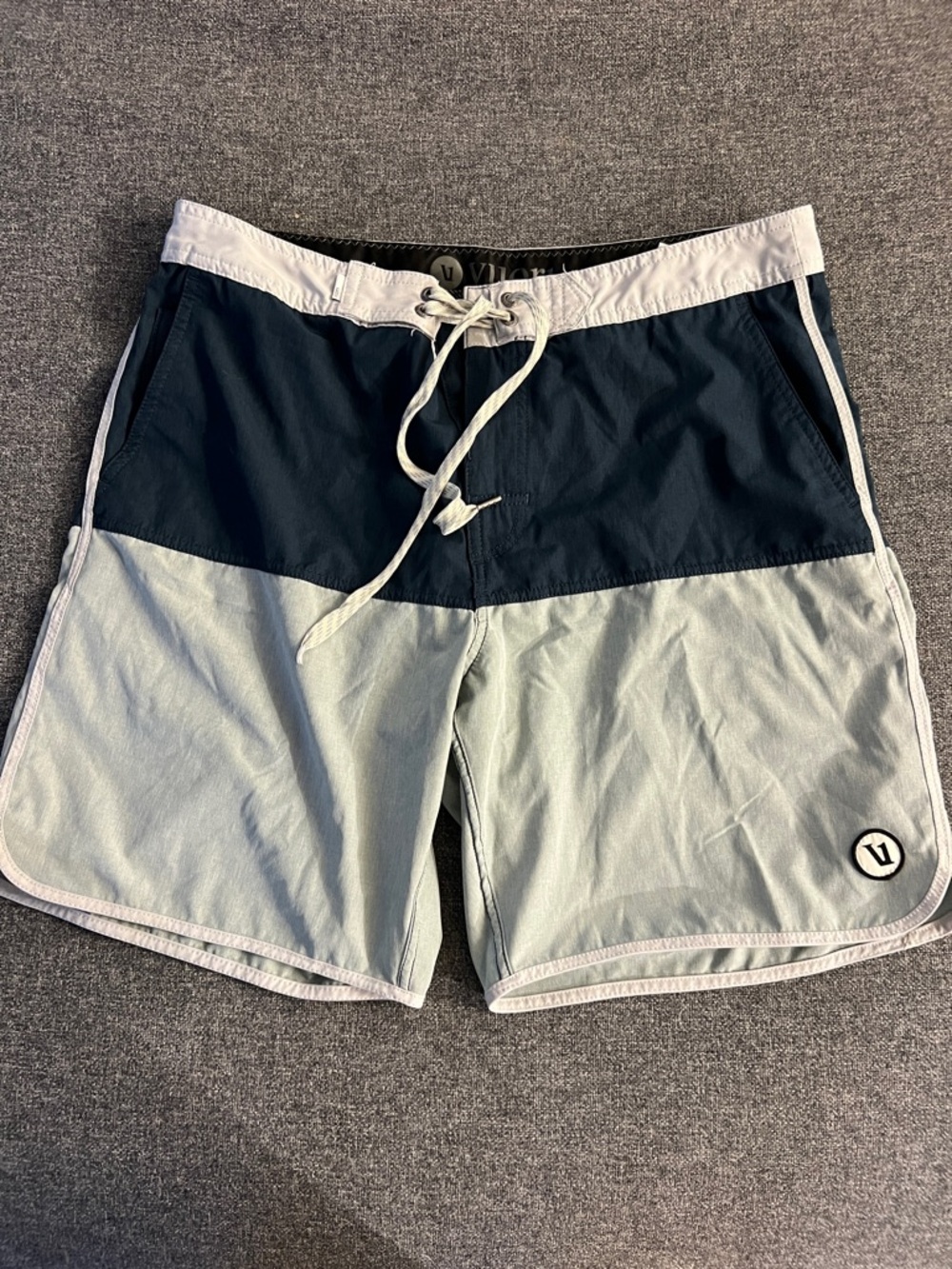 Men’s Vuori swim shorts board shorts size 32